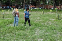 Coordenadora Ruth Vasconcelos no Bosque em Defesa Pela Vida instalado no Campus A.C. Simões