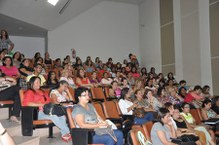 Parte do público presente na aula inaugural do curso de aperfeiçoamento em Educação Infantil
