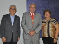 Homenageado Ignácio Berdugo entre reitor Eurico Lôbo e Ana Dayse Dorea