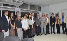 Representantes da Pró-reitoria se reuniram com representates do Santander para homenagear Ignácio Berdugo