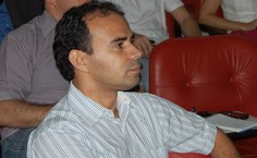 Pedro Valentim, coordenador de Pesquisa da Propep, acompanhou  exposição