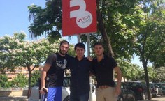 Mac-Dawison entre os alunos Josep Rodriguez Albert Roura, próximos intercambistas da parceria internacional