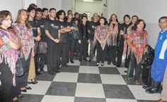 Coristas atentos durante a solenidade