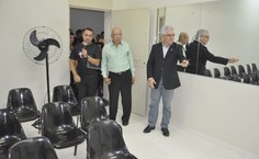 O reitor Eurico Lôbo e os maetros Benedito Fonseca e Gustavo Lima foram os primeiros a entrar na sala após o corte oficial da fita simbólica