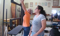 Estudantes durante o processo de criação das peças