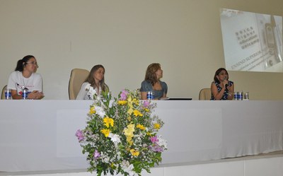 Mesa de um dos debates que compõem a programação da Semana de Pedagogia