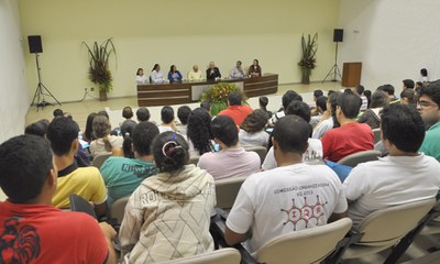 Reitor preside a mesa de abertura do evento | nothing