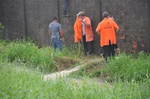 Servidores do Estado perfuram pontos do muro do presídio