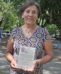 Marcy Garcia, viúva do alagoano desaparecido durante a ditadura  militar, emocionada com a placa que homenageia seu marido
