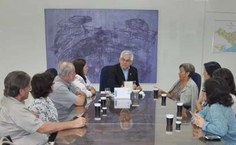 Reitor Eurico Lôbo durante solenidade de entrega da placa em memória do alagoano Luiz Almeida Araújo