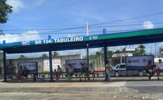 A nova estrutura do ponto de ônibus em frente à Ufal, localizada na BR-104, garante acessibilidade para Pessoas com Deficiência