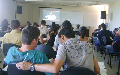 Professores acompanharam as aulas ao vivo pela internet na sede do Campus do Sertão