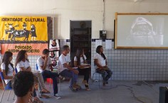Bolsistas coordenam exibição de filme documentário sobre o Sertão e as suas tradições culturais e históricas