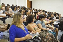 Colóquio discutiu precarização do trabalho do assistente social