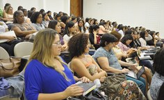 Colóquio discutiu precarização do trabalho do assistente social