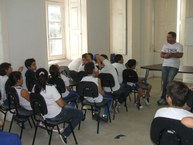 Diretor técnico do MHN e pesquisador dos fósseis alagoanos, Jorge Luiz, responde às perguntas de alunos do ensino fundamental