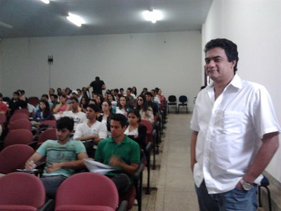 Professor Márcio Aurélio orientou estudantes | nothing