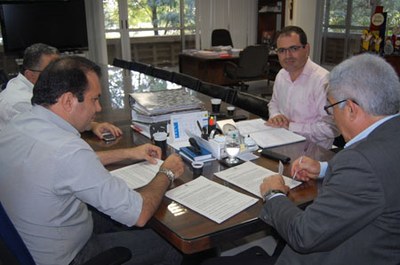 Ufal e Sandaluz firmam contrato para a construção do Restaurante Universitário em Delmiro Gouveia | nothing