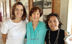 Manuela Andrade, vice-coordenadora do Colegiado, Verônica Robalinho, diretora da FAU, e Lucia Hidaka, coordenadora do Colegiado do curso de Arquitetura e Urbanismo