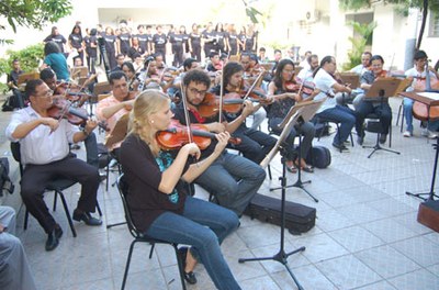 Orquestra Sinfônica e Corufal durante ensaio para  a comemoração dos 40 anos