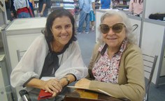 Stela Lameiras com a pesquisadora Luitigard Cavalcanti, que confirmou presença na Bienal de Alagoas