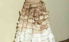 Vestido confeccionado com filtro de papel e papel higiênico