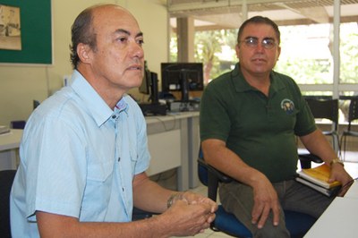 O professor mexicano e o professor alagoano discutem a parceria