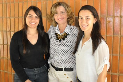 Karoline Rocha (de preto), Leda Almeida e Lourena Dantas