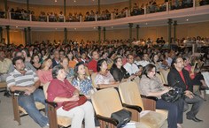 Público lotou o Teatro Deodoro para prestigiar o Corufal e a Orquestra Sinfônica