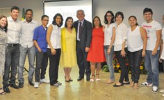Reitor Eurico Lôbo e a vice-reitora Rachel Rocha com a equipe da Edufal