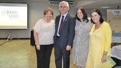 Secretária municipal de Educação, Ana Dayse Dorea, reitor Eurico Lôbo, vice-reitora Rachel Rocha e a diretora da Edufal, Stela Lameiras