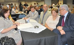 Todos comemoram lançamento da 6ª Bienal Internacional do Livro de Alagoas