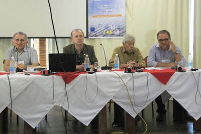 Antônio Fausto Melo, Niraldo de Farias, da Ufal, Antônio Luiz Oliveira Heberlê e Eliseo Verón na mesa de abertura (Fotos Manuel Henrique)