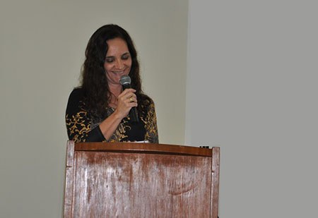 A diretora da Fanut, Terezinha Ataíde, fez o discurso dos egressos