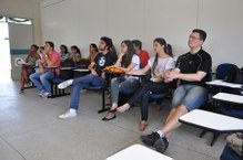 Alunos do curso de Medicina atentos à conferência de abertura