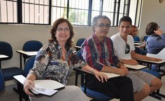 Coordenadora do curso de Medicina Yasmim Albuquerque e o diretor da Famed, Francisco Passos, durante a abertura do evento