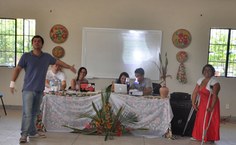 Edna Bezerra (de vermelho) coordenadora da III Semana de arte e cultura da Famed