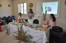 Equipe do Projeto Medicina, Diversão e Arte, apresentando ações