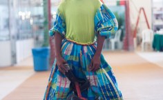 Palhacinho pilotando monociclo