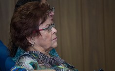 A mãe de Débora acompanha sempre a filha aos eventos