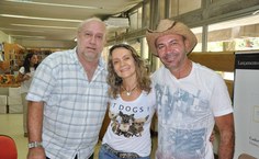 Sandra Vasconcelos convidou os cantores Eliezer Setton e Geraldo Cardoso para lançamento da obra