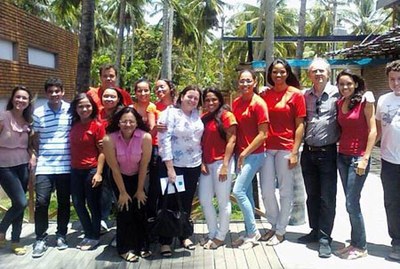 Rachel Rocha ao lado dos estudantes de Comunicação e da professora Sandra Nunes (Foto - Kaio Joan)