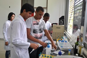 Bacharelado em Química recebe  9º  lugar no cenário nacional no ranking da folha