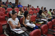 Estudantes de Economia durante o Colóquio, no auditório da Biblioteca Central