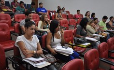 Estudantes de Economia durante o Colóquio, no auditório da Biblioteca Central