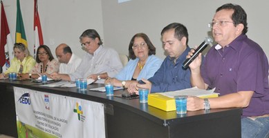 Educadores de escolas públicas participam da aula inaugural do curso de prevenção ao uso de drogas