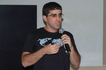Daniel Moura, ciclista e arquiteto, criticou os projetos que priorizam o trânsito de automóveis particulares