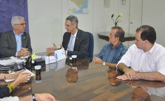 Reitor Eurico Lôbo, secretários Eduardo Setton, diretor do Ceca, Paulo Vanderlei, e o secretário de Agricultura, Henrique Soares