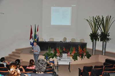 O coordenador do Nepa Scoth Allen durante a abertura do 2º Simpósio de Arqueologia da Ufal