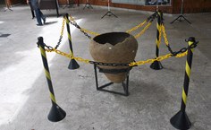 Cerâmica indígena  com cerca de 400 anos de existência utilizada para guardar alimentos e servir de urna funerária